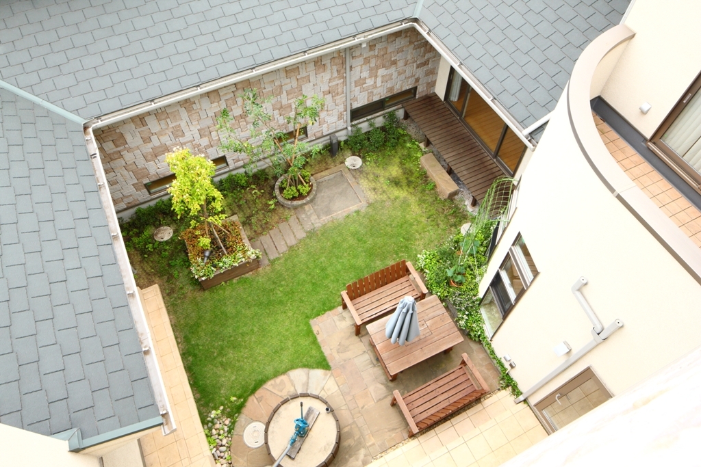 豊かな緑に癒される中庭・ファザード[2]