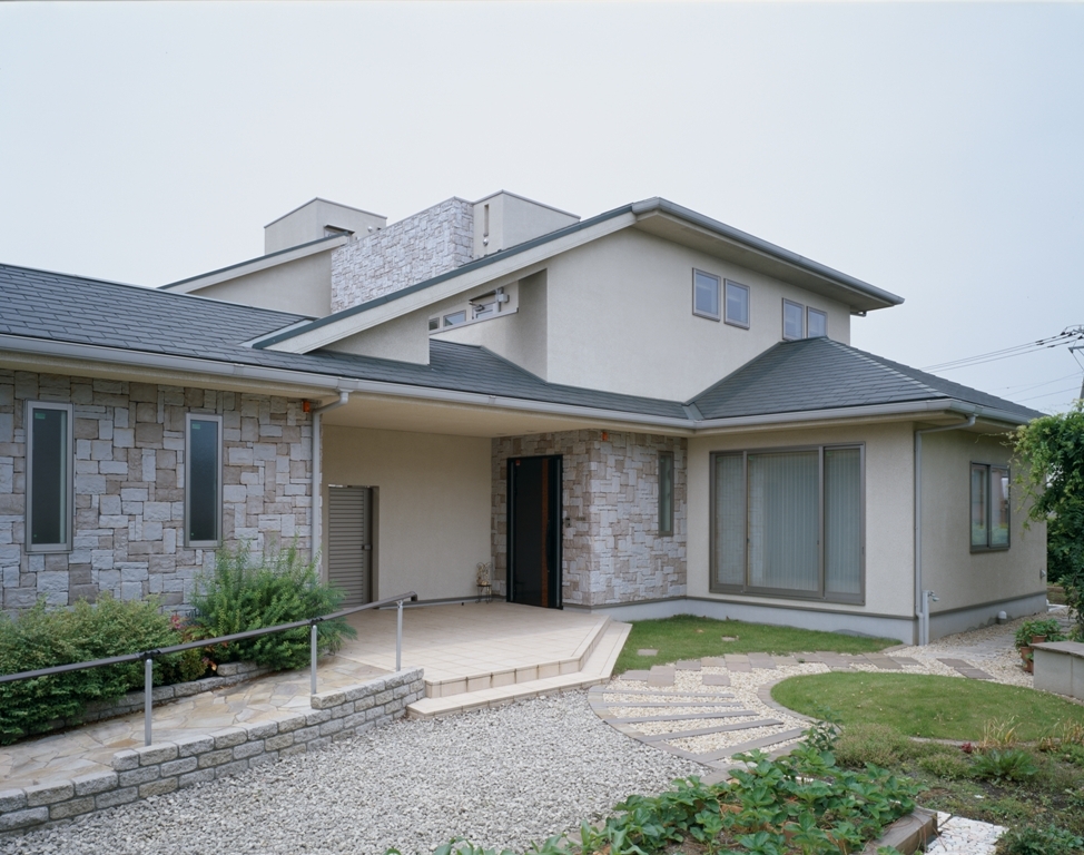 豊かな緑に癒される中庭・ファザード[3]