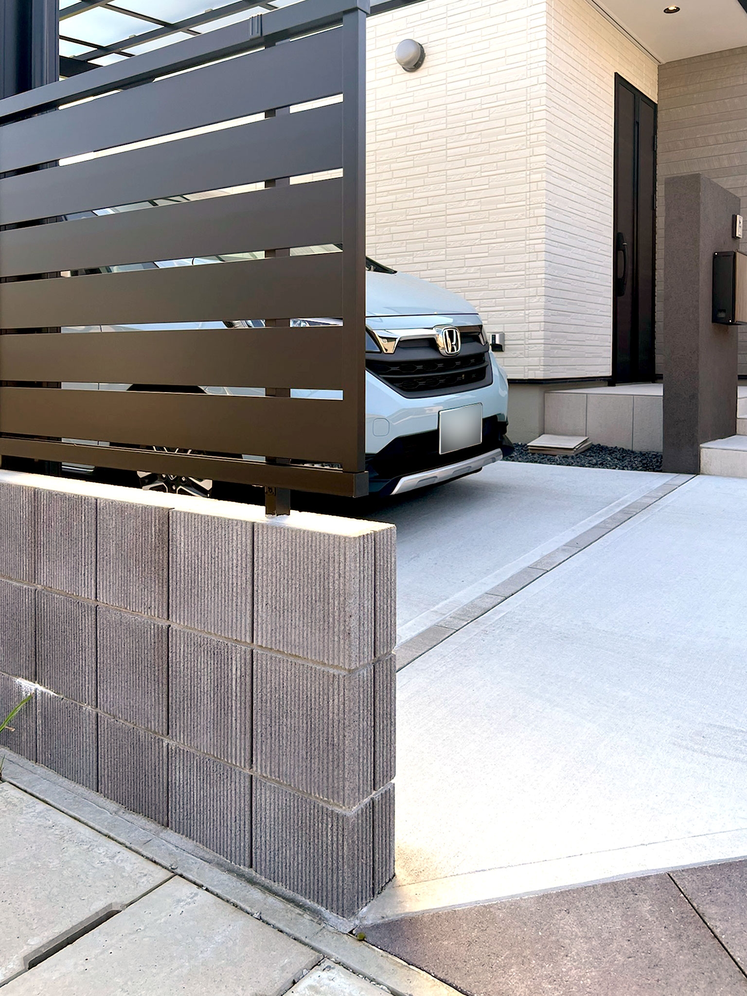 シャープでシックなデザイン性と機能性[4]