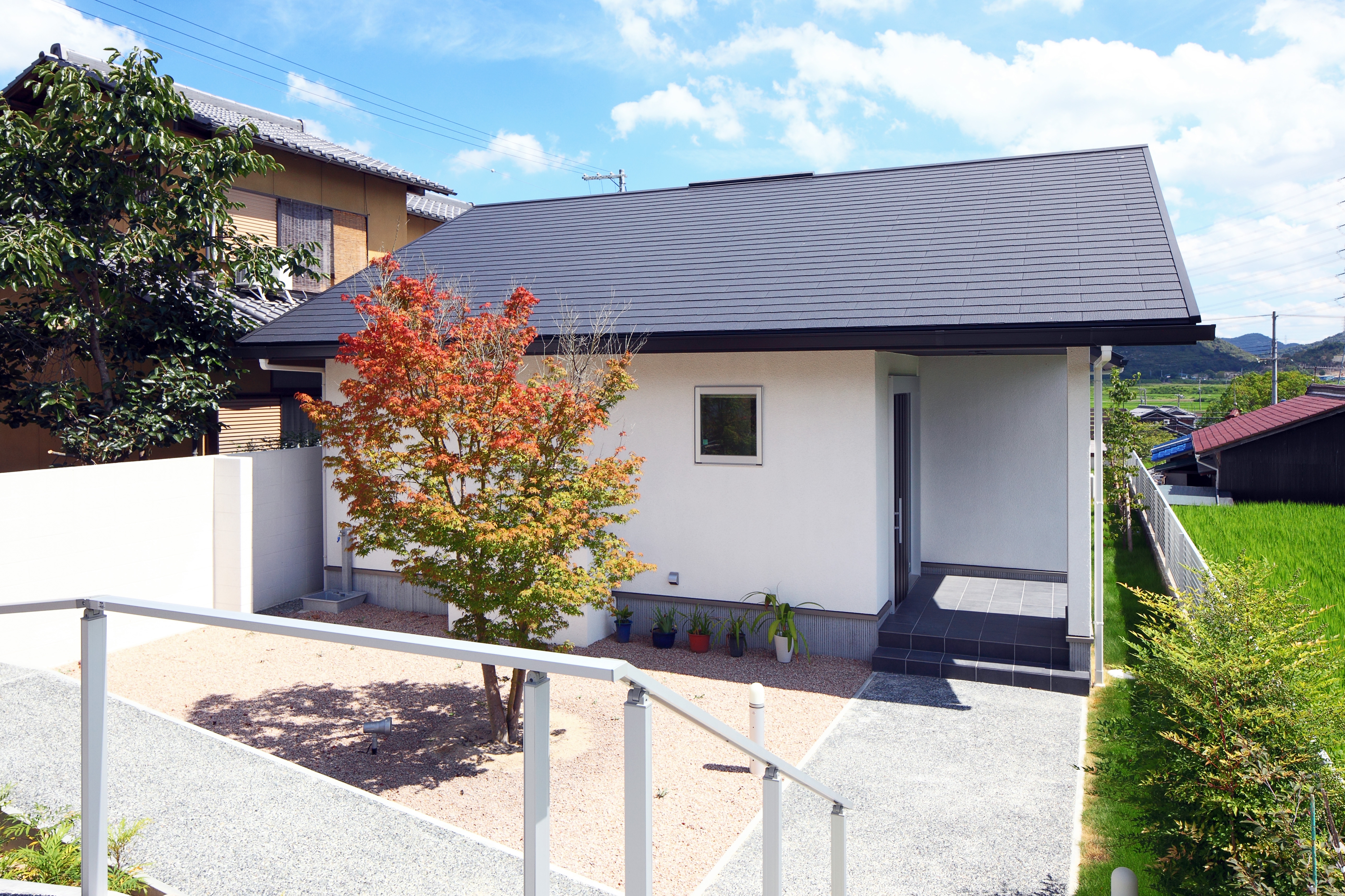 立体的且つ開放的、ナチュラルなエクステリア空間[4]