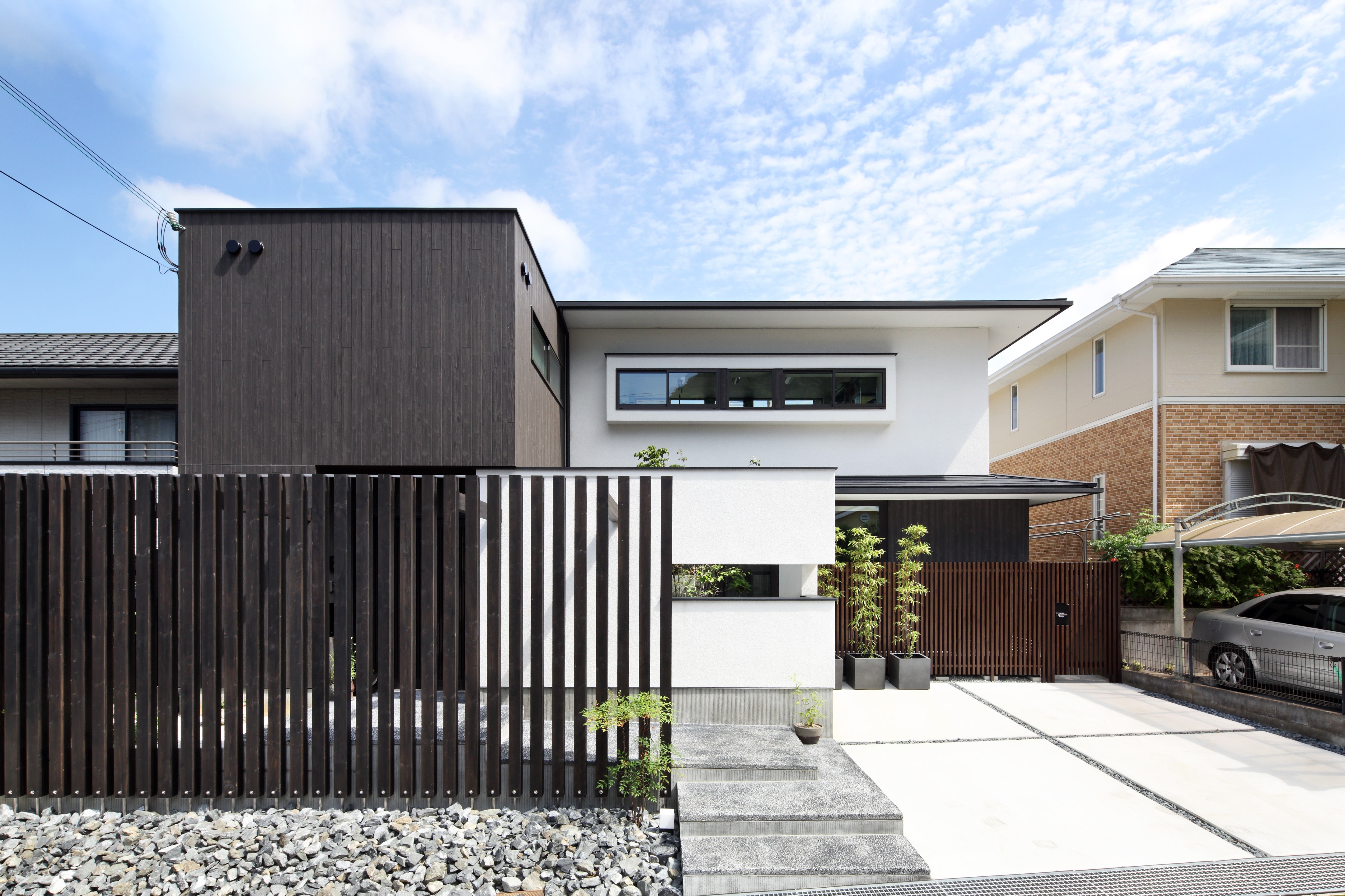 凛としたファサード、上質感溢れる和モダンエクステリア[3]