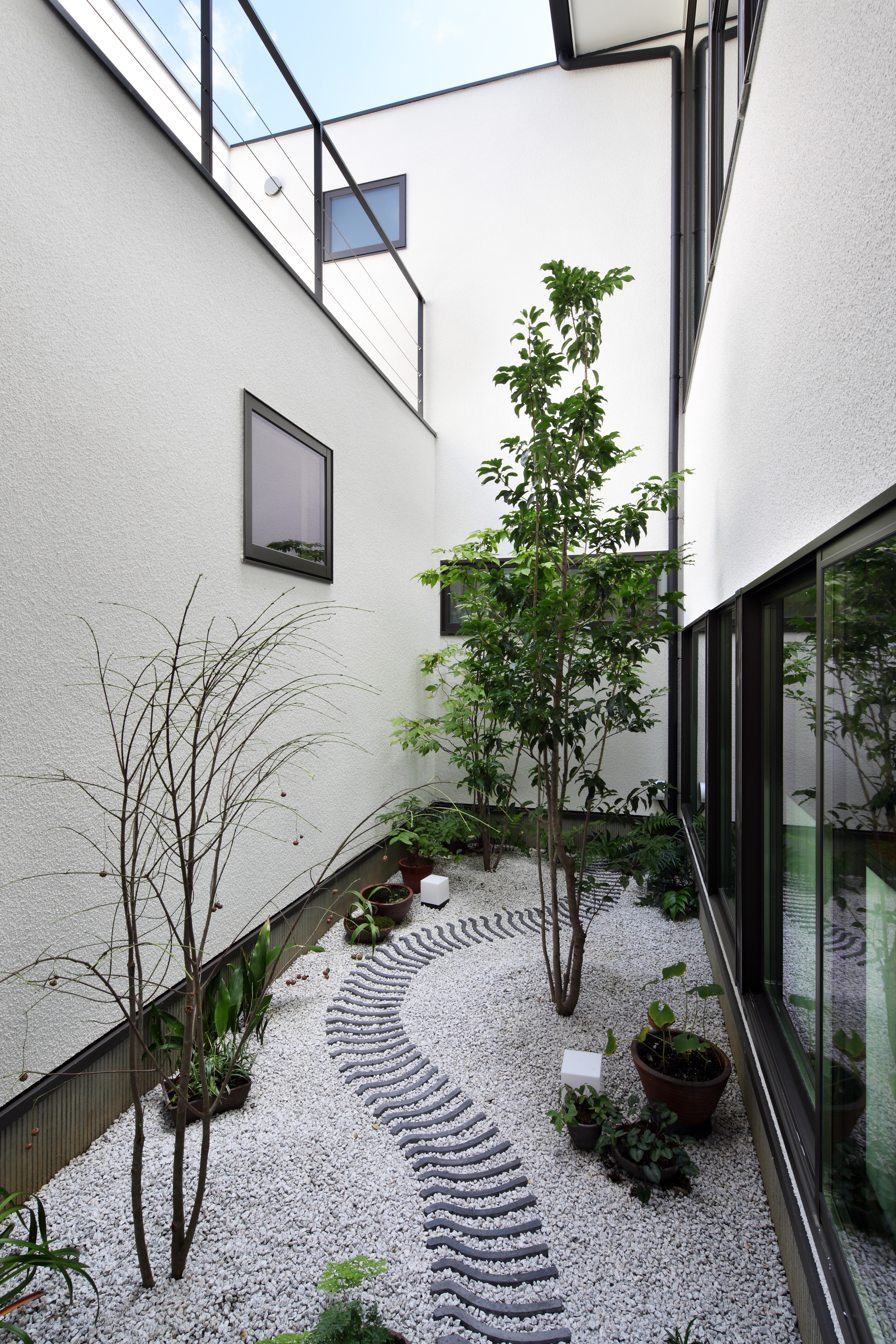 凛としたファサード、上質感溢れる和モダンエクステリア[4]