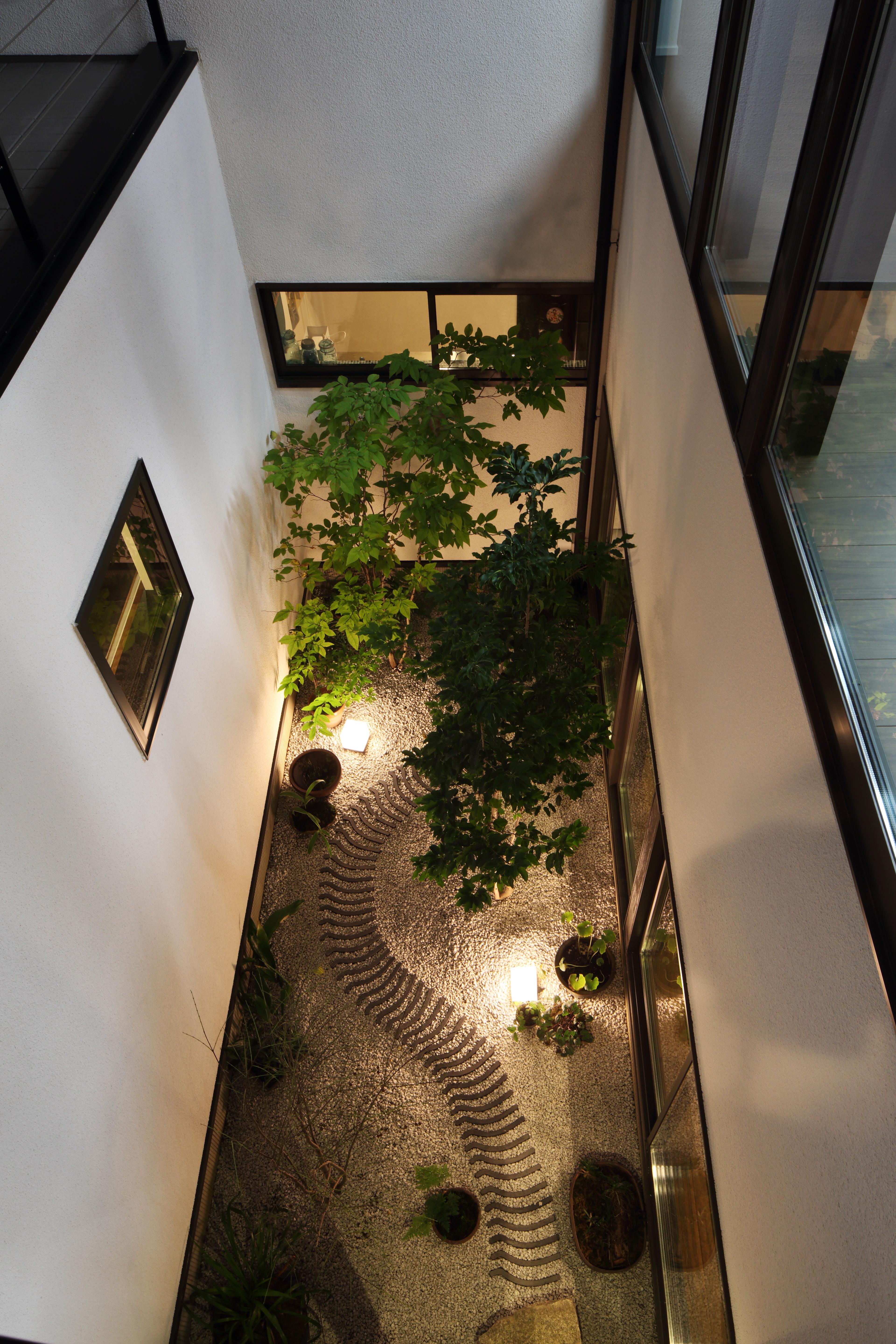 凛としたファサード、上質感溢れる和モダンエクステリア[5]