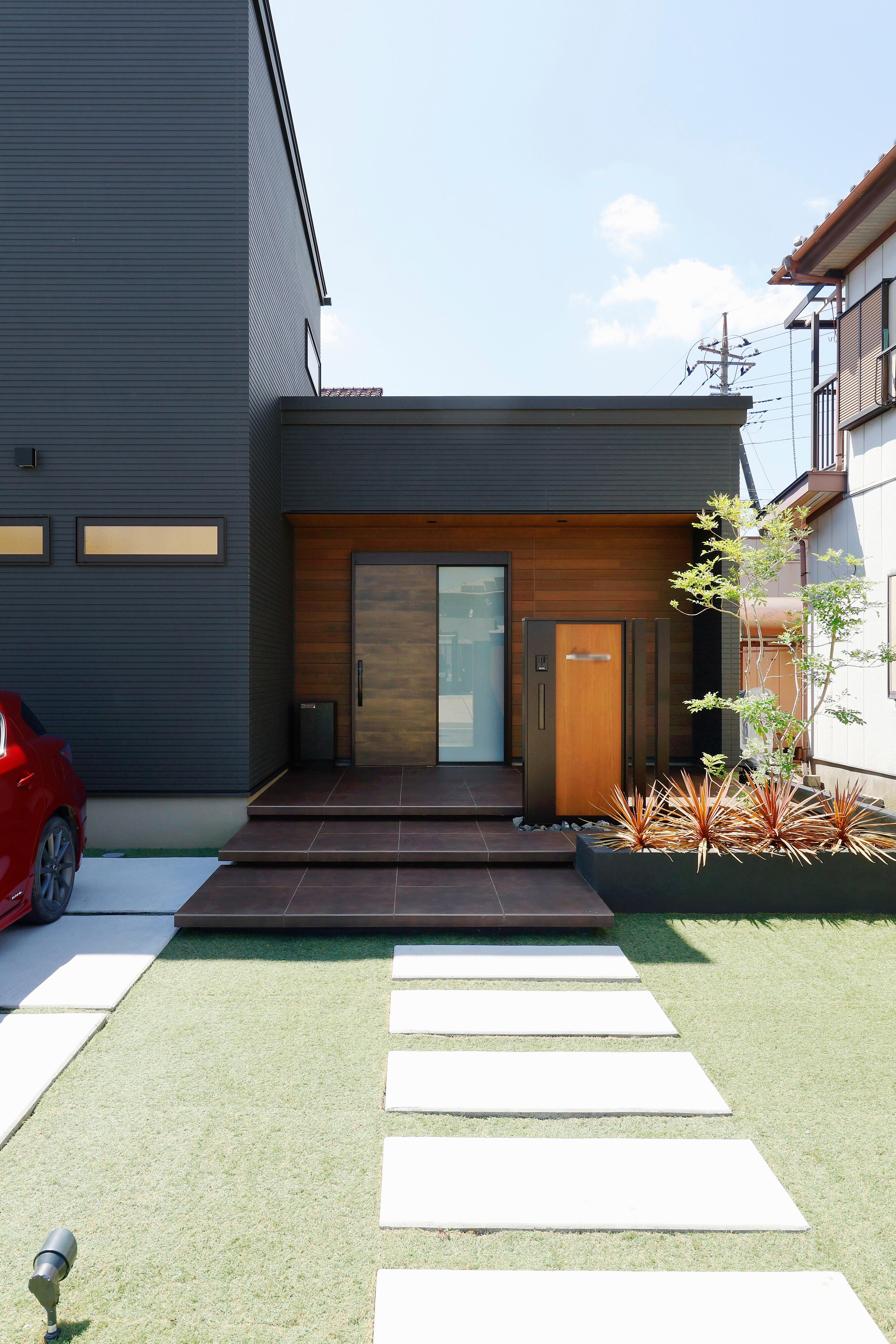 開放的な空間を演出する色彩とこだわりのデザイン[4]