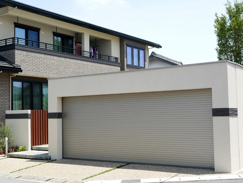 GAWによるラグジュアリー且つシンプルモダンなクローズド外構[6]