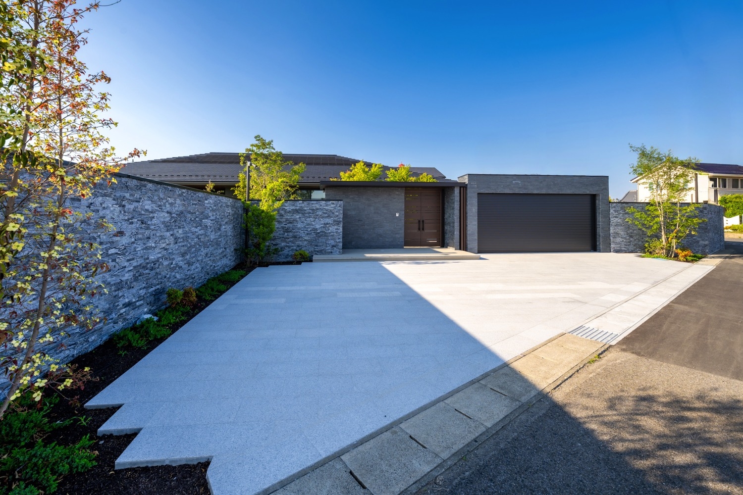 グランドアートウォールが演出する重厚感と品格[2]